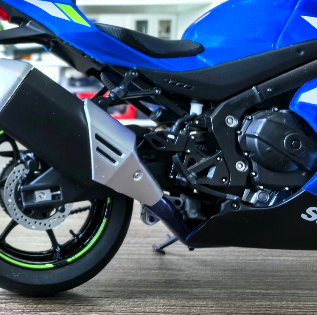 LCD 1:12 Suzuki GSX-R1000 Diecast Motorcycle Model – Metal Collectible Display